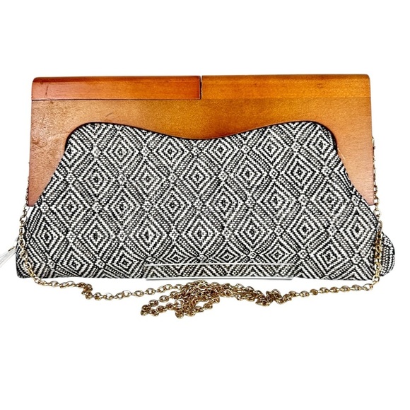 Urban Expressions Calypso Clutch with Removable Chain Strap - Picture 3 of 15